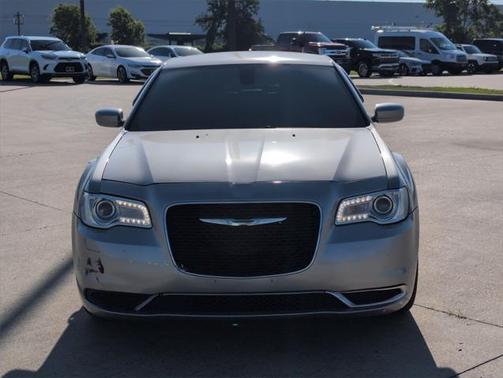 2017 Chrysler 300 Limited