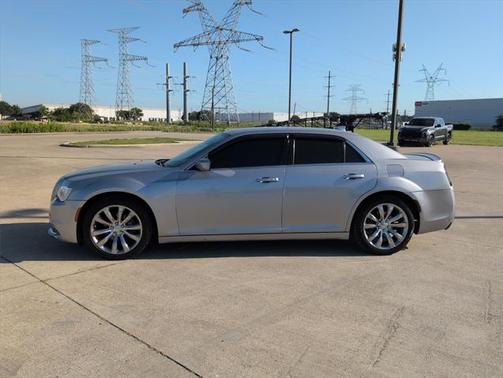 2017 Chrysler 300 Limited
