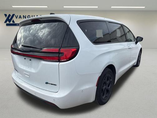 2024 Chrysler Pacifica Hybrid S Appearance Pkg