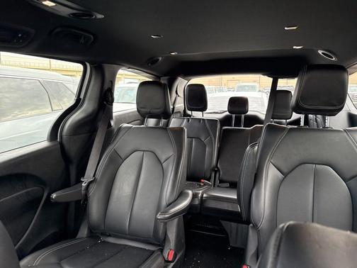 2024 Chrysler Pacifica Hybrid S Appearance Pkg