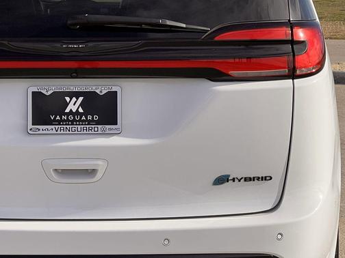 2024 Chrysler Pacifica Hybrid S Appearance Pkg