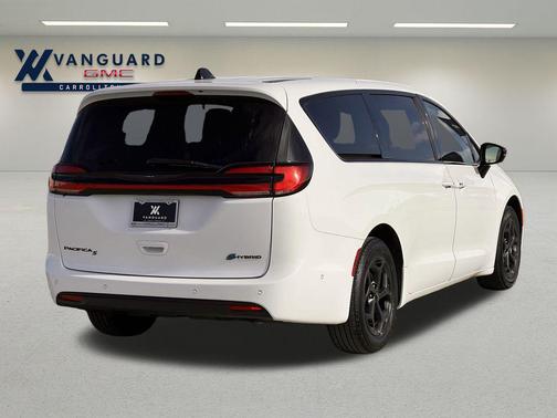 2024 Chrysler Pacifica Hybrid S Appearance Pkg