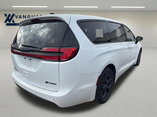 2024 Chrysler Pacifica Hybrid S Appearance Pkg