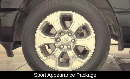 Diamond Black Crystal Pearlcoat 2022 RAM 1500 Big Horn/Lone Star