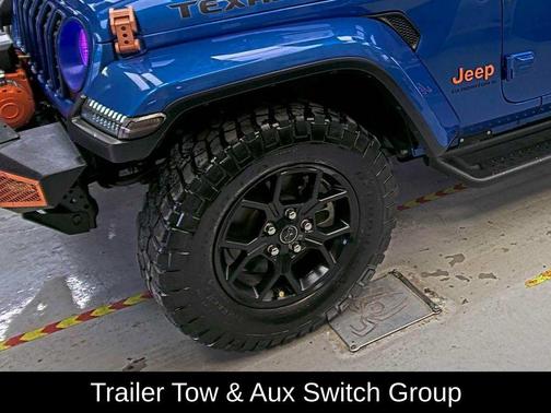 Hydro Blue Pearlcoat 2024 Jeep Gladiator Texas Trail