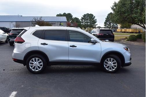 Photo 4 of 28 of 2020 Nissan Rogue S
