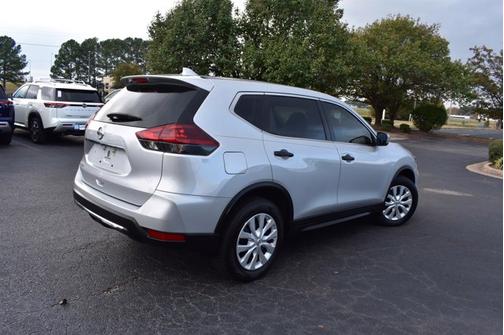 Photo 5 of 28 of 2020 Nissan Rogue S