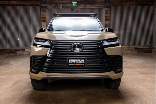2025 Lexus LX 700h Overtrail