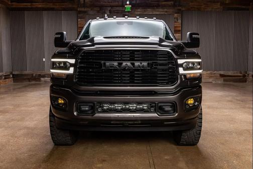 2024 RAM 3500 Laramie Crew Cab 4x4 8' Box