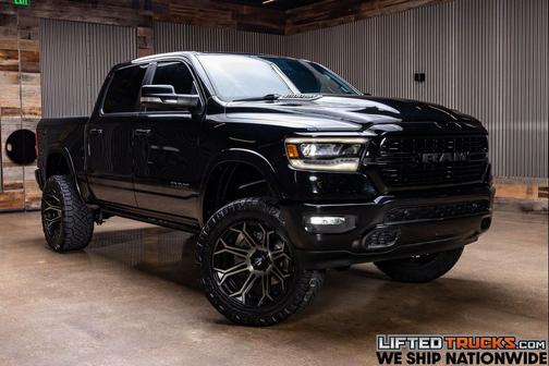 Diamond Black Crystal Pearlcoat 2019 RAM 1500 Laramie