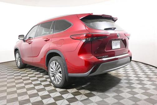 Pearl 2022 Toyota Highlander Platinum