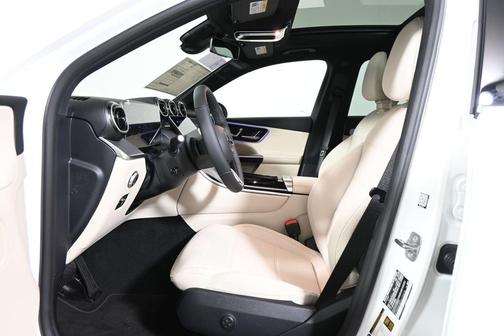 Polar White 2027 Mercedes-Benz GLC 300 4MATIC