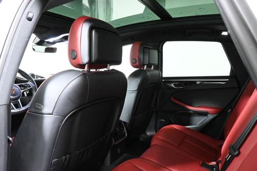 2021 Porsche Macan Base