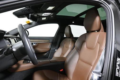2022 Volvo V90 Cross Country B6