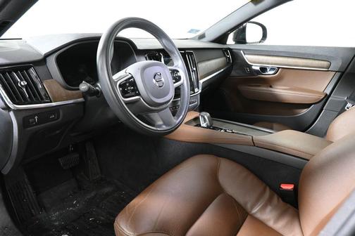 2022 Volvo V90 Cross Country B6