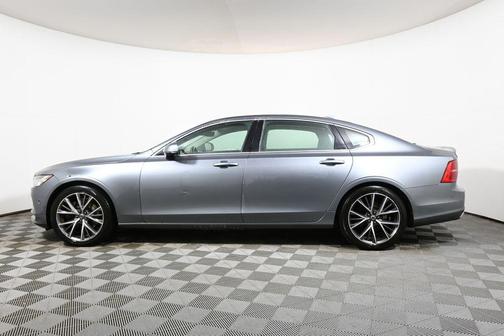2018 Volvo S90 T6 Momentum