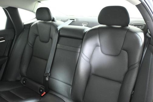 2018 Volvo S90 T6 Momentum