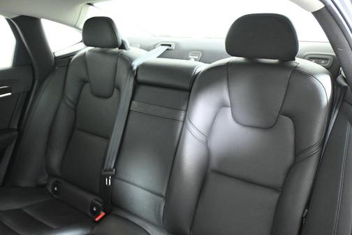 2018 Volvo S90 T6 Momentum