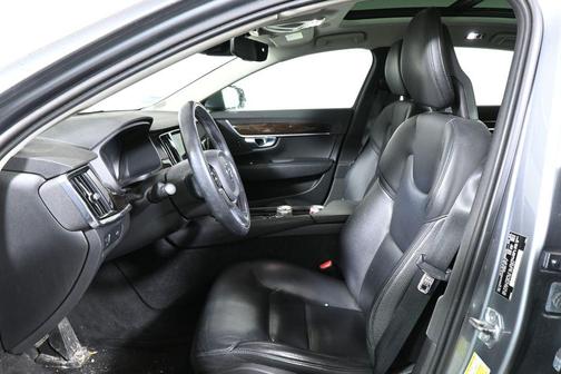 2018 Volvo S90 T6 Momentum