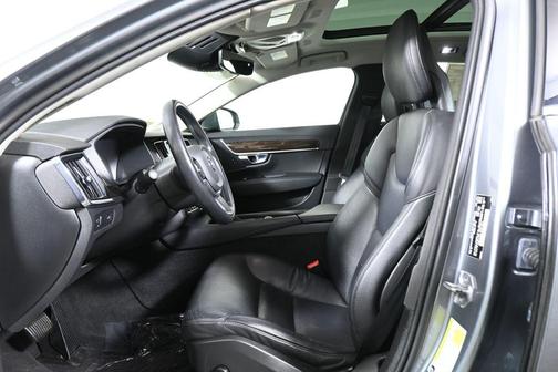 2018 Volvo S90 T6 Momentum