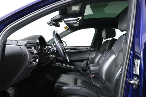 2022 Porsche Macan Base