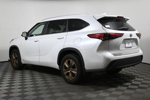 2023 Toyota Highlander Hybrid Bronze Edition