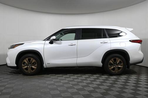 2023 Toyota Highlander Hybrid Bronze Edition