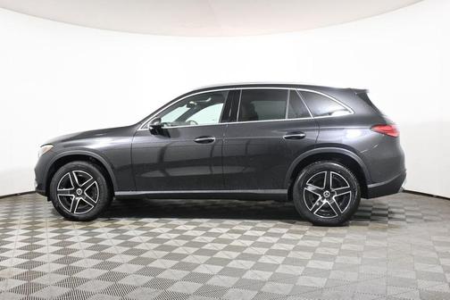 Graphite Gray Metallic 2026 Mercedes-Benz GLC 300 Base 4MATIC