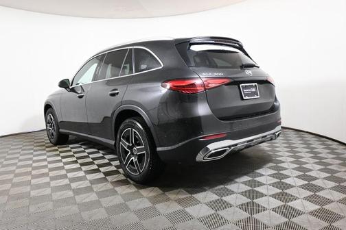 Graphite Gray Metallic 2026 Mercedes-Benz GLC 300 Base 4MATIC