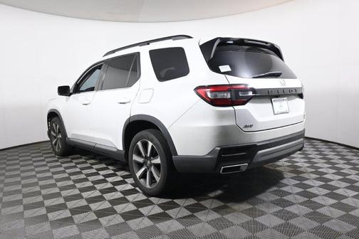 Platinum White 2024 Honda Pilot Touring