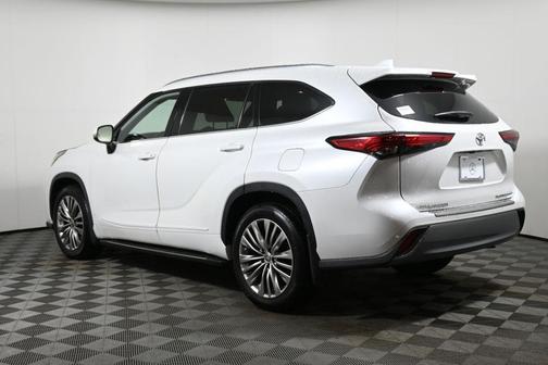 2022 Toyota Highlander Platinum