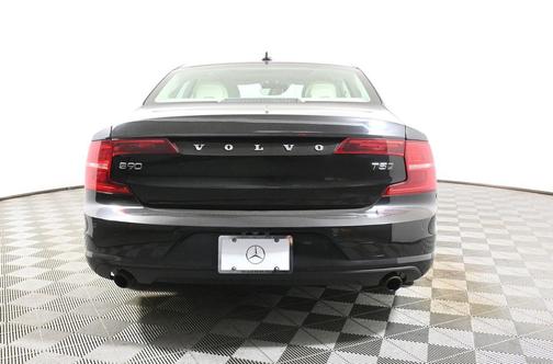 2018 Volvo S90 T5 Momentum
