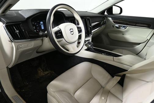 2018 Volvo S90 T5 Momentum