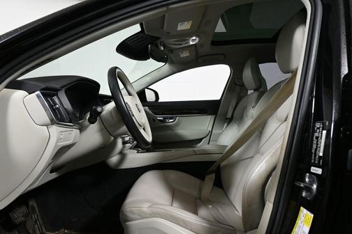 2018 Volvo S90 T5 Momentum
