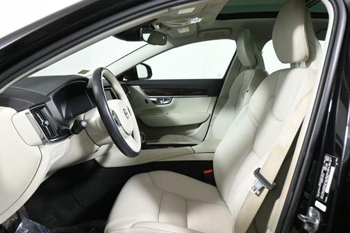 2018 Volvo S90 T5 Momentum