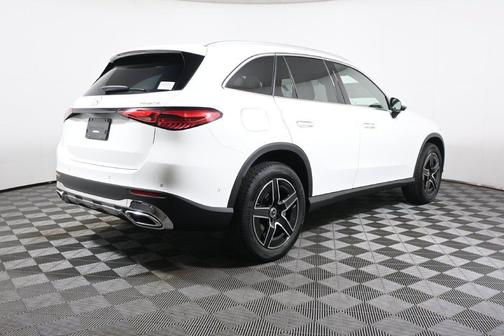 Polar White 2027 Mercedes-Benz GLC 300 4MATIC