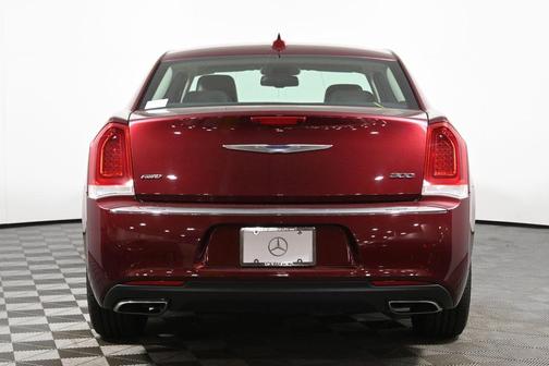 2017 Chrysler 300 Limited