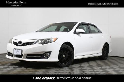 Super White 2012 Toyota Camry SE