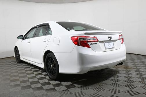 Super White 2012 Toyota Camry SE