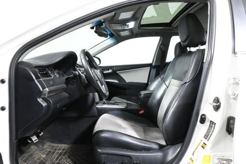 Super White 2012 Toyota Camry SE