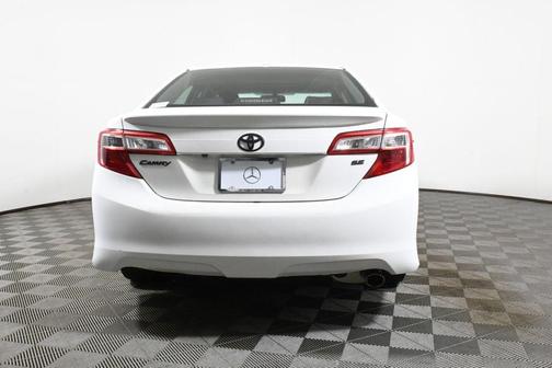 Super White 2012 Toyota Camry SE
