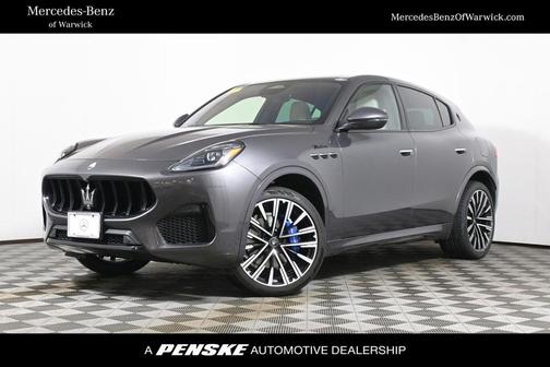 Gray 2023 Maserati Grecale Modena