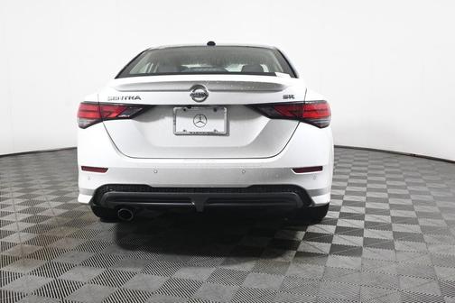 White 2022 Nissan Sentra SR