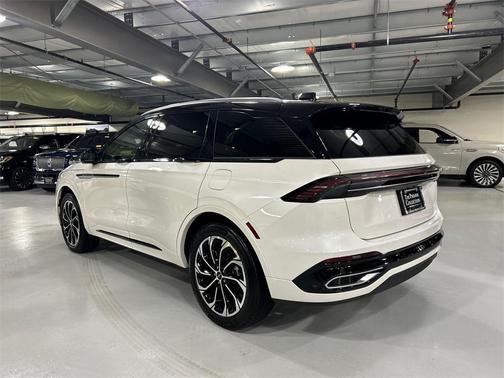 2025 Lincoln Nautilus Reserve