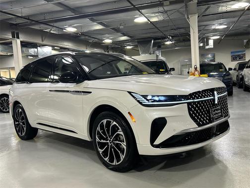 2025 Lincoln Nautilus Reserve