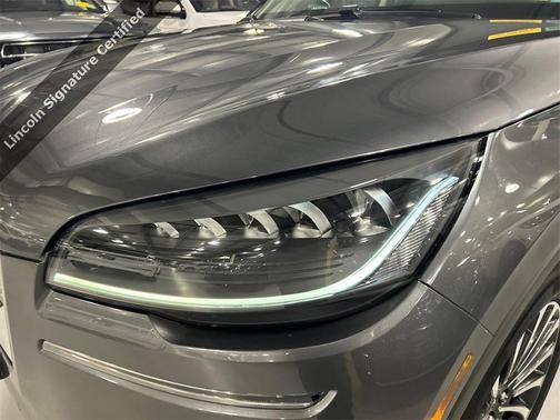 2022 Lincoln Aviator Standard AWD