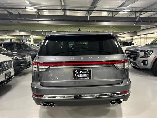 2022 Lincoln Aviator Standard AWD