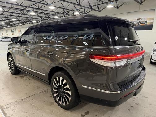 2022 Lincoln Navigator Black Label