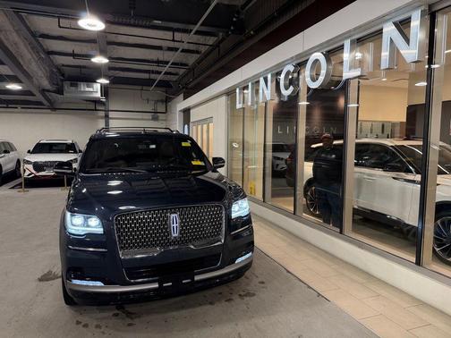 FLIGHT BLUE 2022 Lincoln Navigator Reserve
