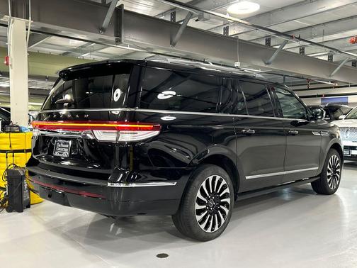 INFINITE BLACK 2022 Lincoln Navigator Black Label